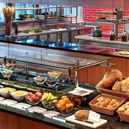 Hilton Garden Inn Frankfurt Airport Frankfurt am Main Eksteriør bilde Breakfast buffet