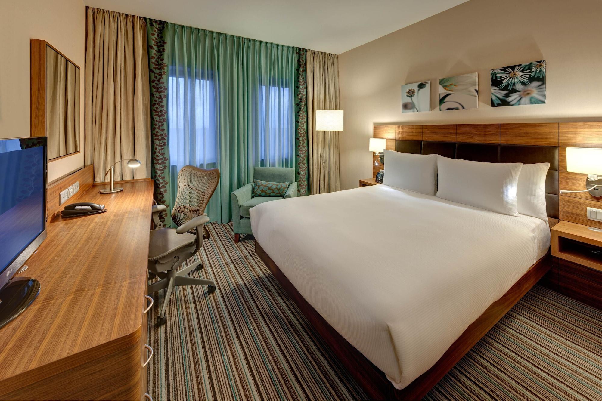 Hilton Garden Inn Frankfurt Airport Frankfurt am Main Eksteriør bilde A room at the hotel
