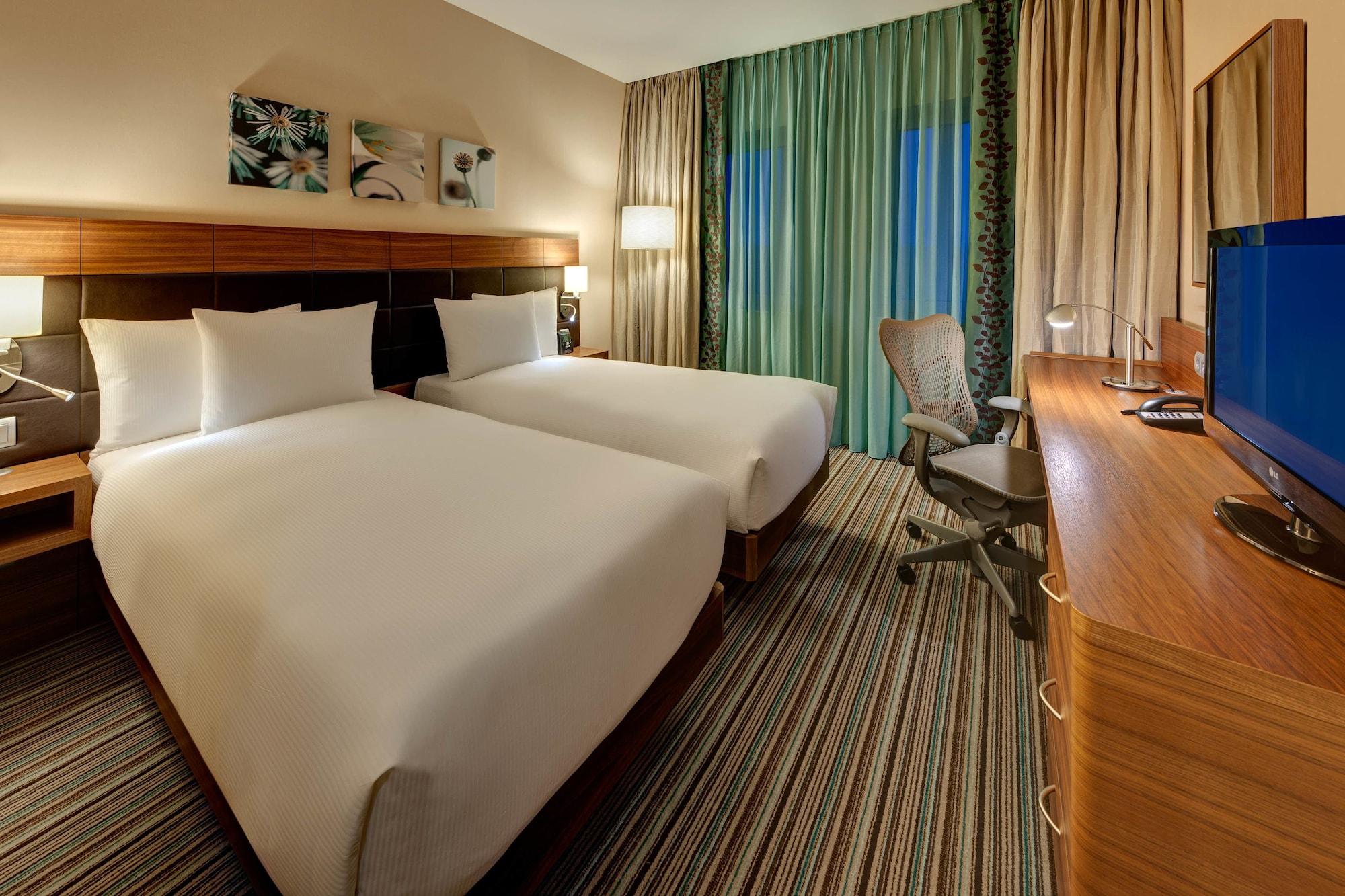 Hilton Garden Inn Frankfurt Airport Frankfurt am Main Eksteriør bilde Double room
