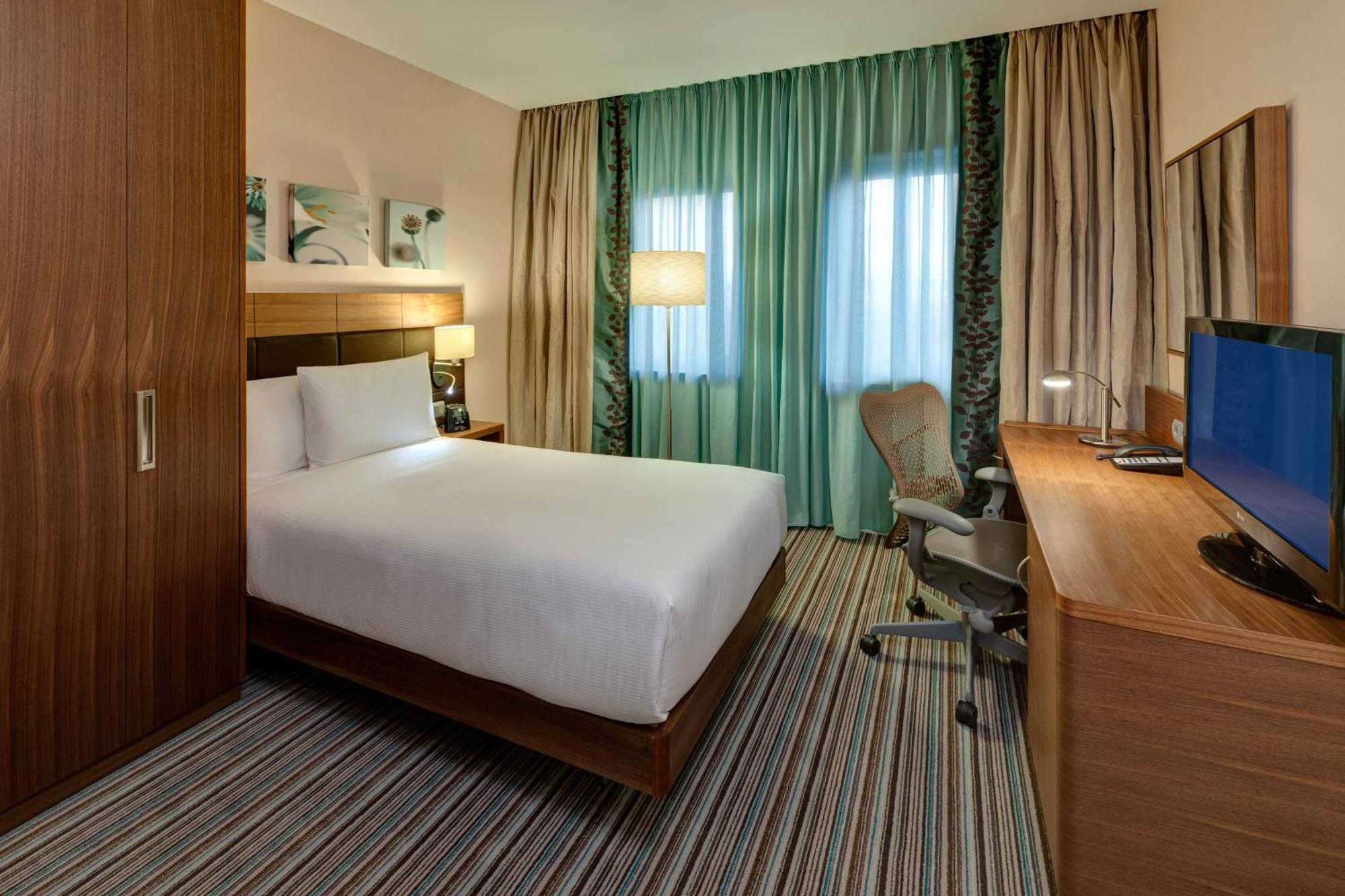 Hilton Garden Inn Frankfurt Airport Frankfurt am Main Eksteriør bilde A room at the Hilton Vienna