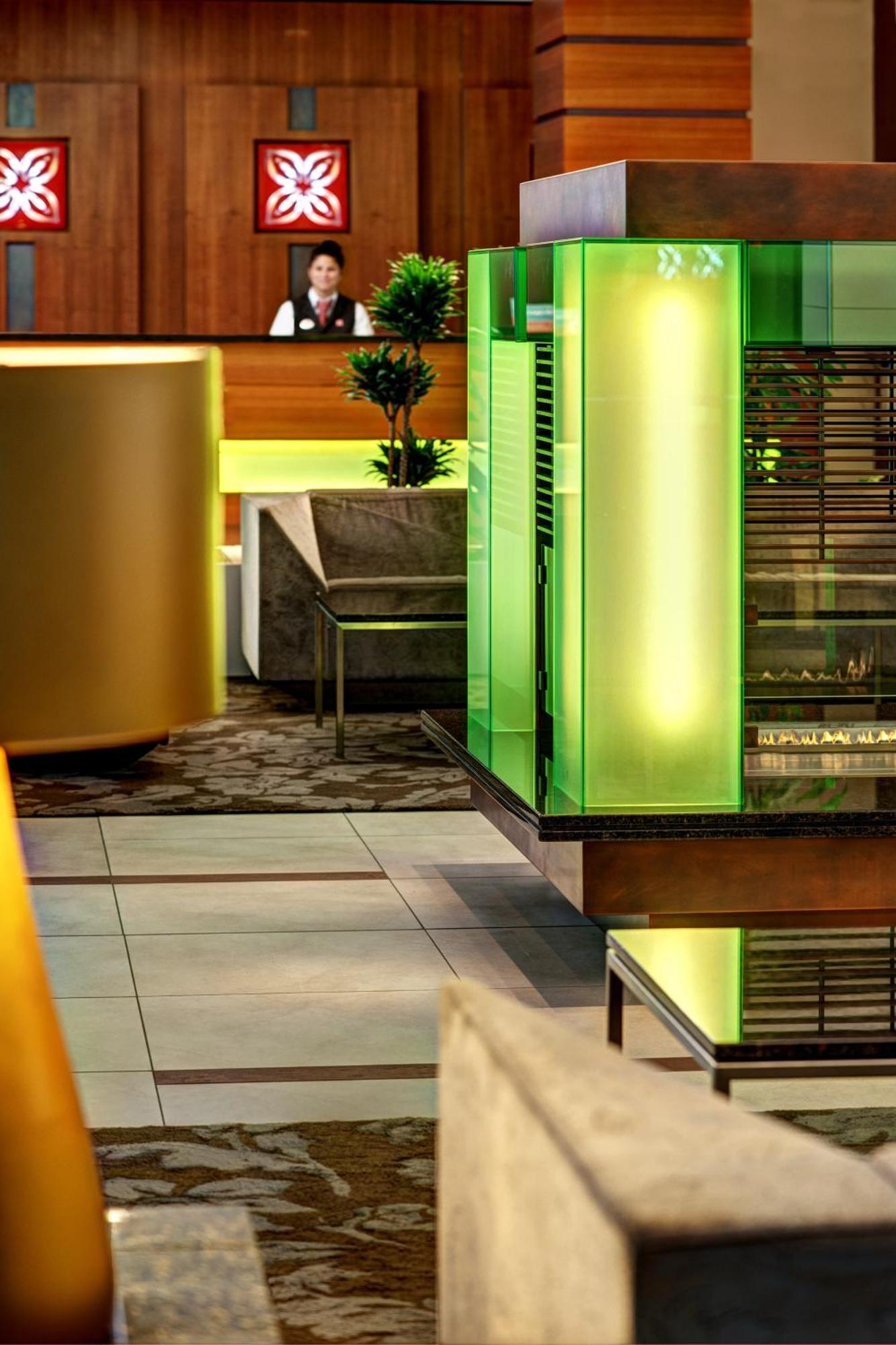 Hilton Garden Inn Frankfurt Airport Frankfurt am Main Eksteriør bilde Reception desk