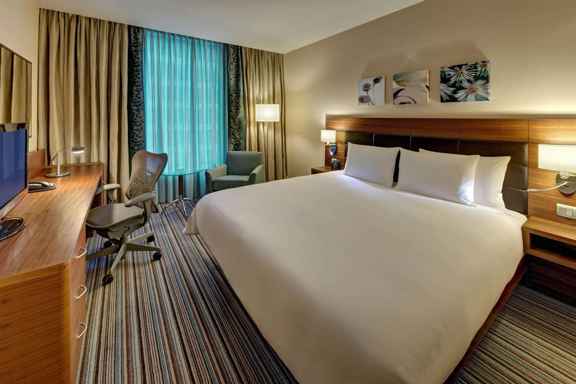 Hilton Garden Inn Frankfurt Airport Frankfurt am Main Eksteriør bilde A room at the hotel