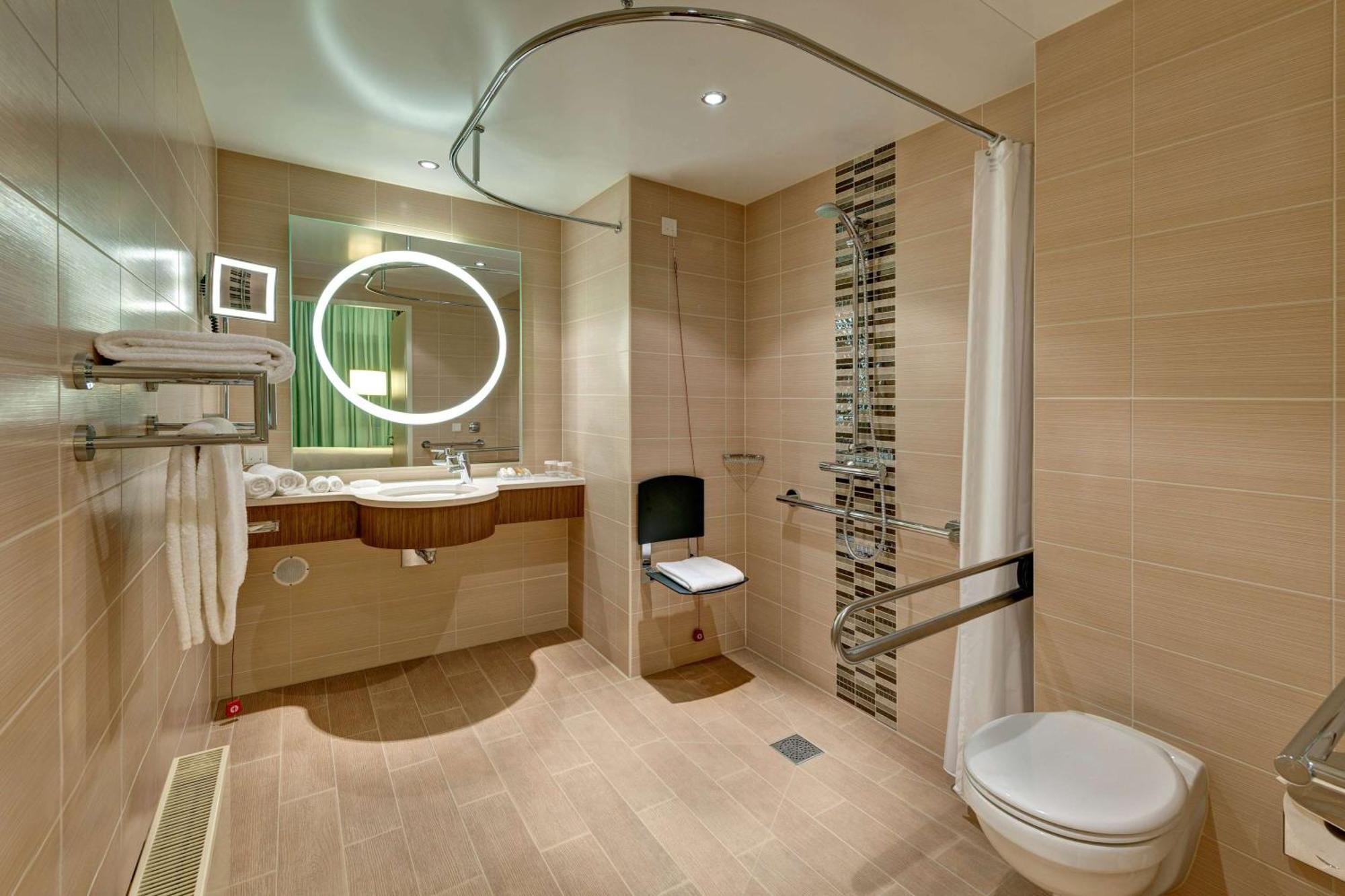 Hilton Garden Inn Frankfurt Airport Frankfurt am Main Eksteriør bilde Bathroom