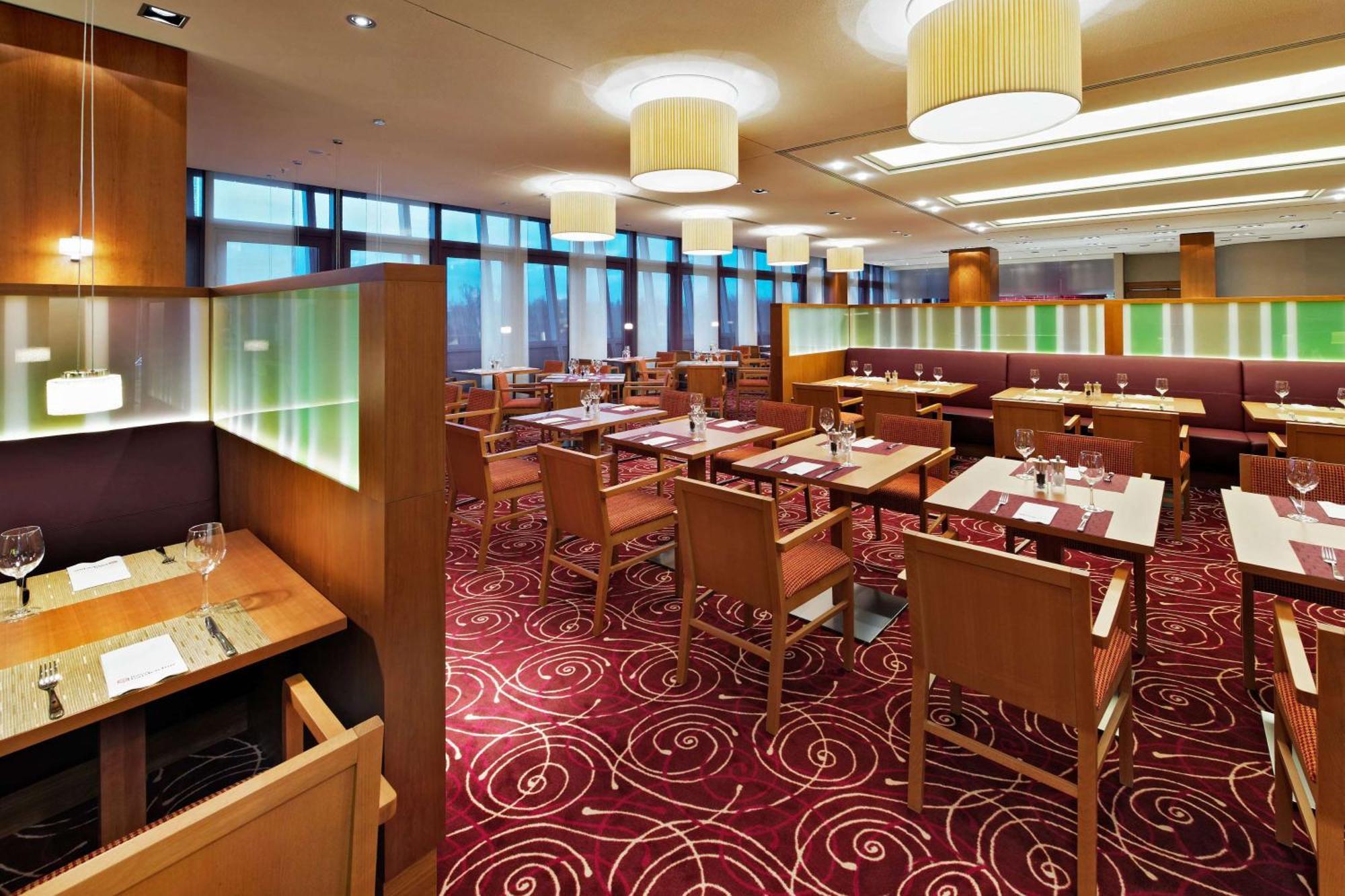 Hilton Garden Inn Frankfurt Airport Frankfurt am Main Eksteriør bilde Restaurant