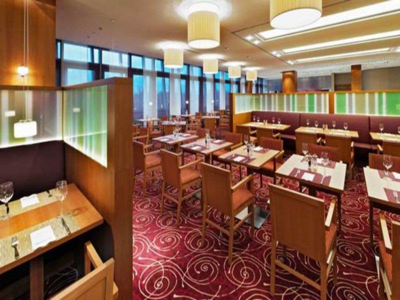 Hilton Garden Inn Frankfurt Airport Frankfurt am Main Eksteriør bilde Interior of a restaurant