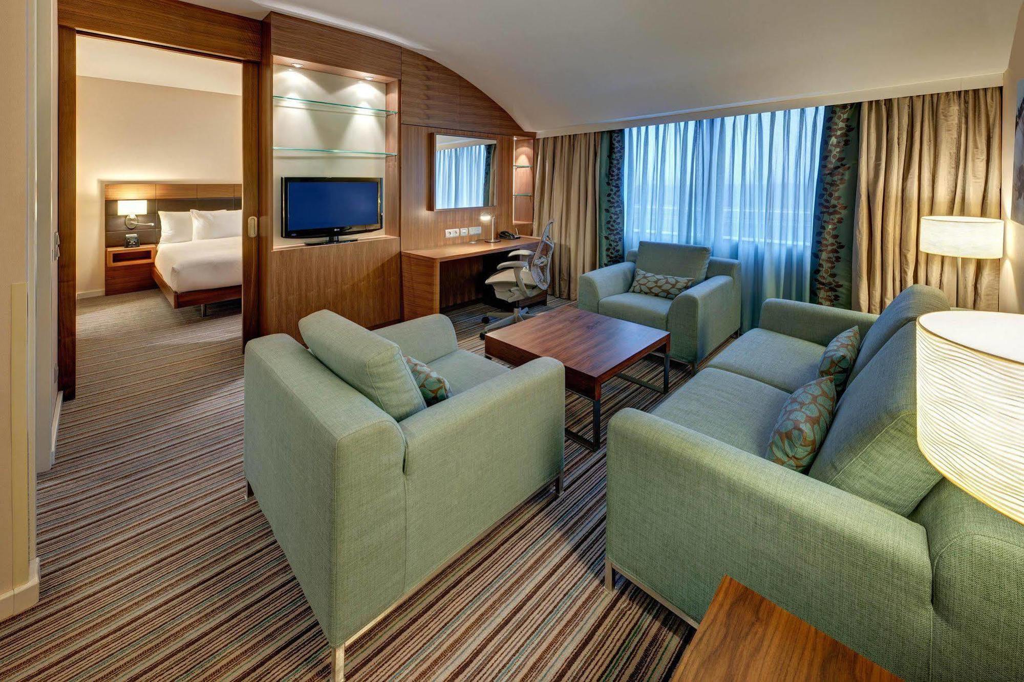 Hilton Garden Inn Frankfurt Airport Frankfurt am Main Rom bilde A room at the Hilton London Heathrow
