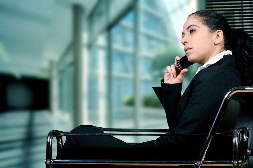 Hilton Garden Inn Frankfurt Airport Frankfurt am Main Fasiliteter bilde Businesswoman on phone